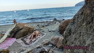 Public Beach Pussy Flash: Guy Helps Her Explode